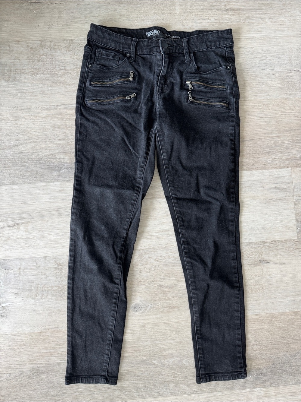 Moto Jeans, Mossimo, Size 6 Women's Skinny Jeans with Front Zipper Details